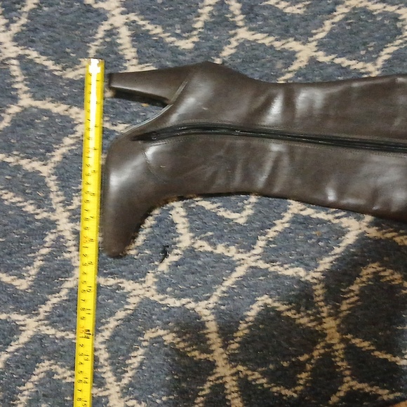 Le Chateau boots - Picture 10 of 10